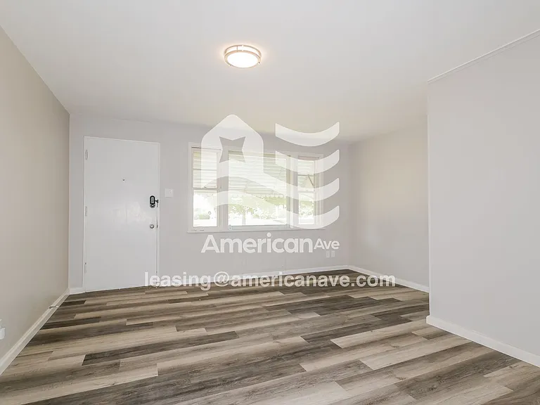 1508883_004_living_room_13984797.jpg