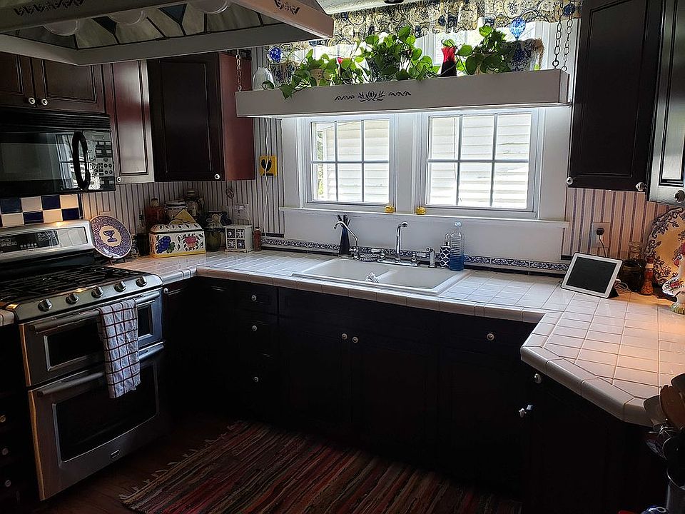 2nd image of 2832 Linden Ave