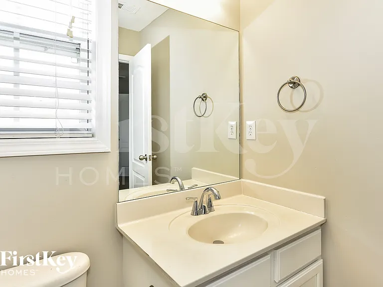 1161 Castlewood Dr — Photo 17