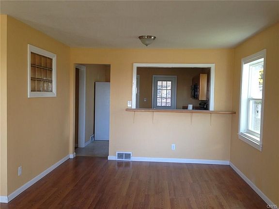 3rd image of 320 Mountainview Ave