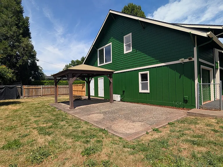 2088 Minnesota St — Photo 15