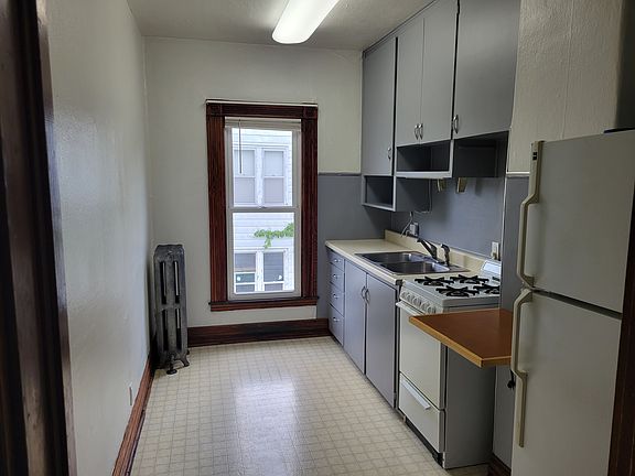 2nd image of 304 W Washington Ave APT 4