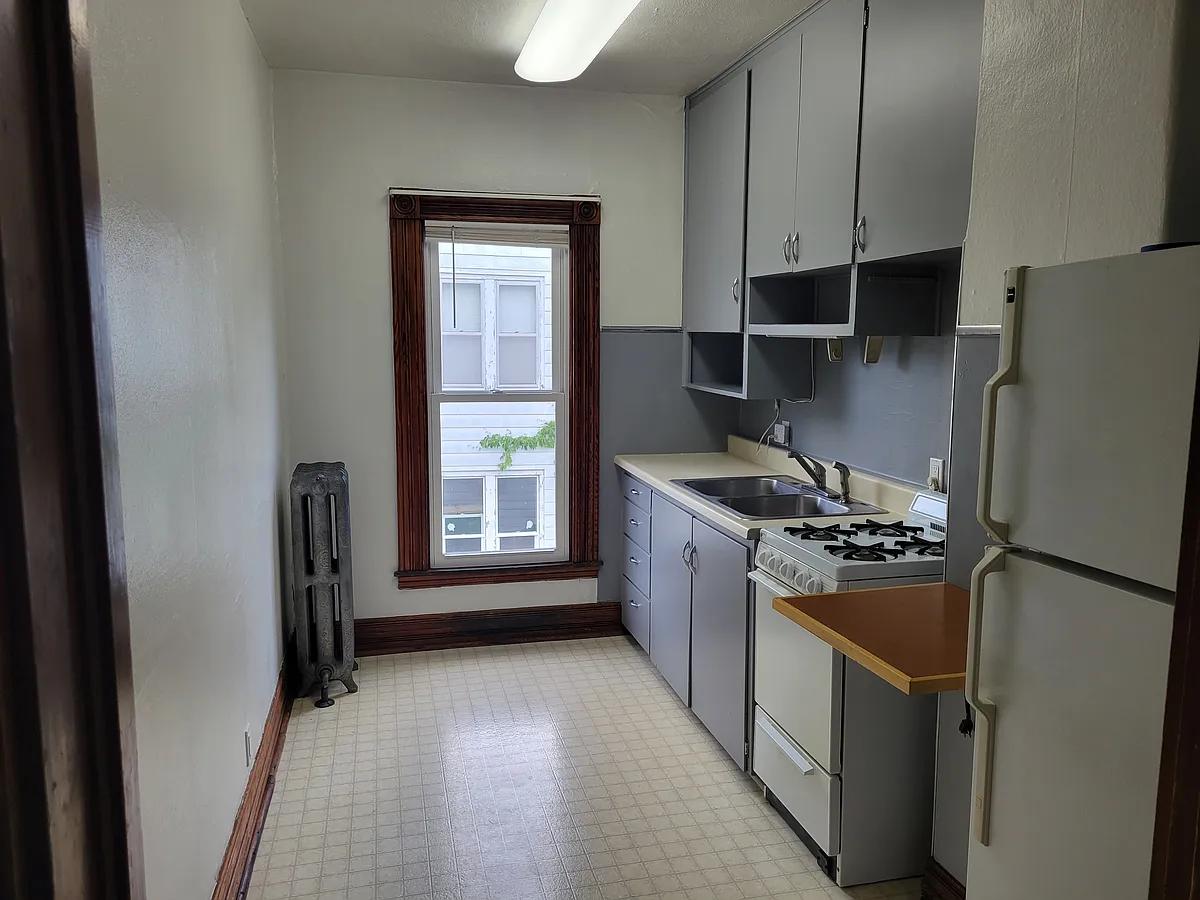 Building Photo - 304 W Washington Ave #4