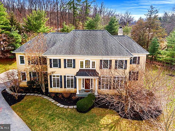 5th image of 371 Trillium Ln