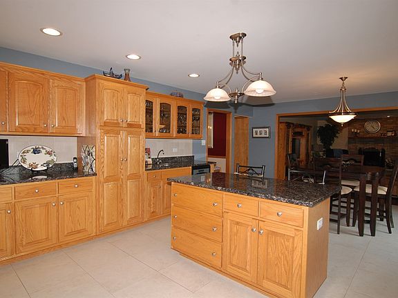3rd image of 22405 Aster Dr