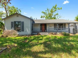 310 Hudspeth St, Bowie, TX 76230