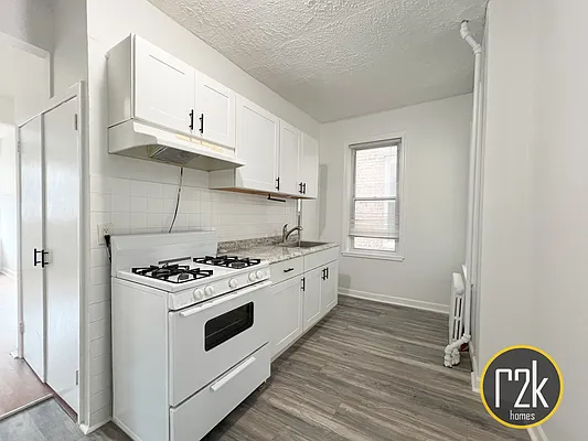 Rented by Realty 2000 Corp | media 17