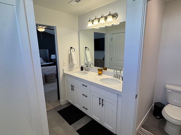 5th image of 5083 E Lakefield Dr