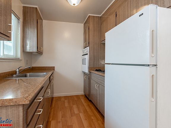 3rd image of 2361 Sutter Ave APT 6