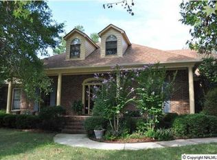 4906 Saratoga Cir SE, Brownsboro, AL 35741