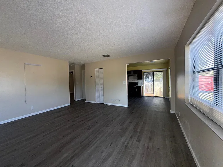 6140 SW 43rd St — Photo 5