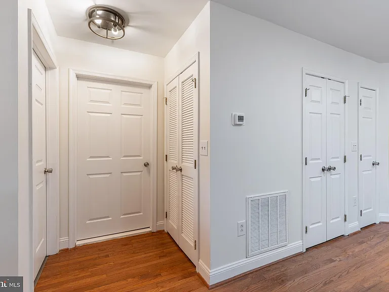 209 N 3rd St #3B — Photo 14