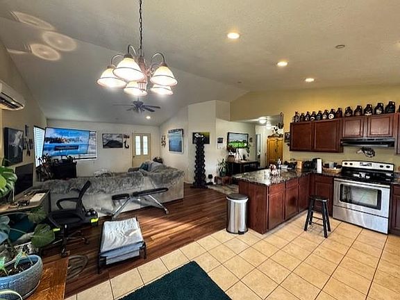 2nd image of 135 Victoria Ln