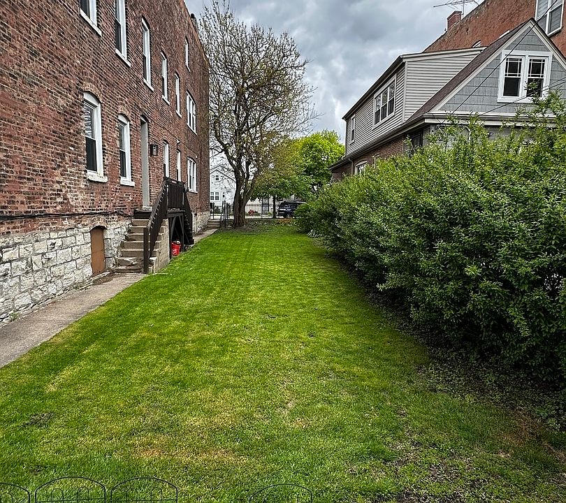 2nd image of 3209 S Racine Ave