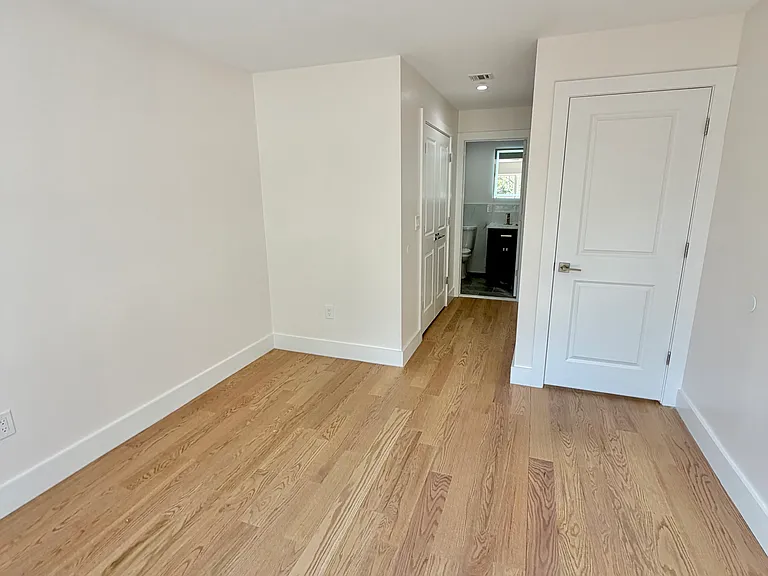 418 Avon Ave #3 — Photo 13