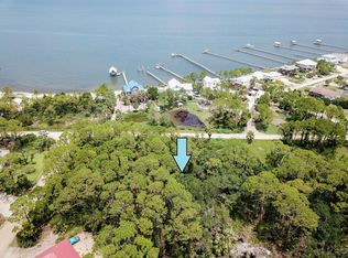 880 W Bayshore Dr, Eastpoint, FL 32328