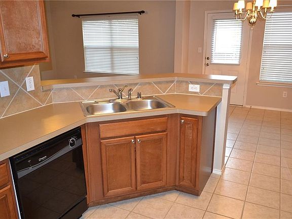 5th image of 4533 Woodsboro Ln