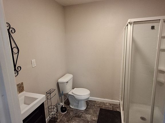 4th image of 130 W 9th St APT 3