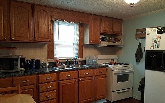 5th image of 1600 E Washington St