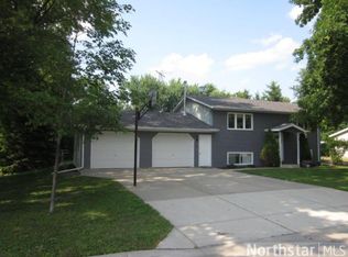 460 W Sharon St, Le Center, MN 56057