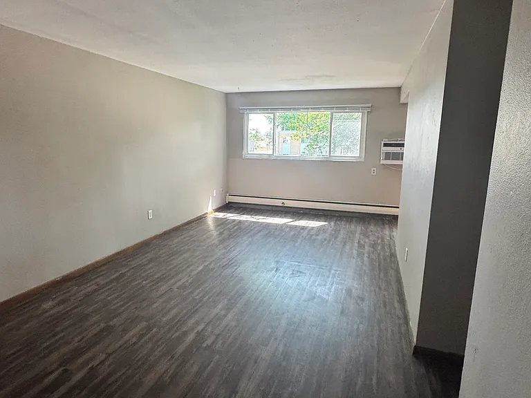 428 Commodore Dr #7 — Photo 3