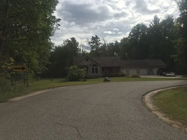 3290 Ireta St, Harrison, MI 48625