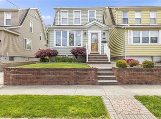 947 N 6th St, New Hyde Park, NY 11040