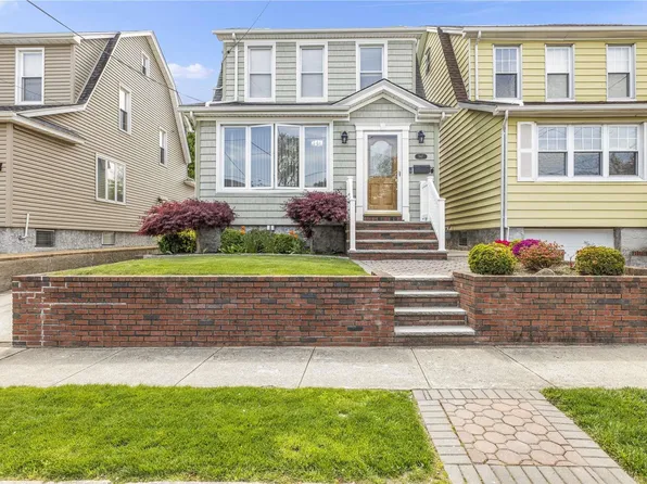 947 N 6th Street, New Hyde Park, NY 11040