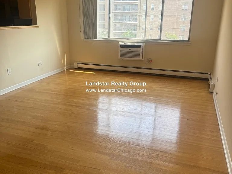 205 W Miner St #407 — Photo 2
