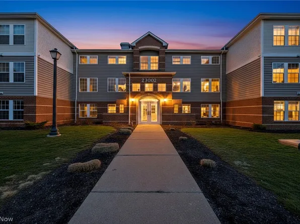 23002 Chandlers Ln, Olmsted Falls, OH 44138