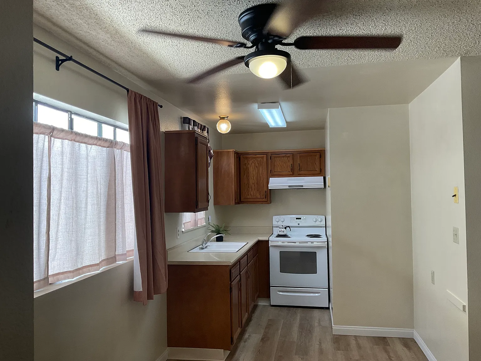 1 bed, 450 sqft, $1,650 — Photo 2