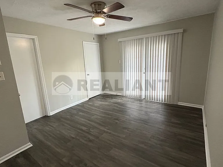 2021 Cambridge Dr #10 — Photo 6