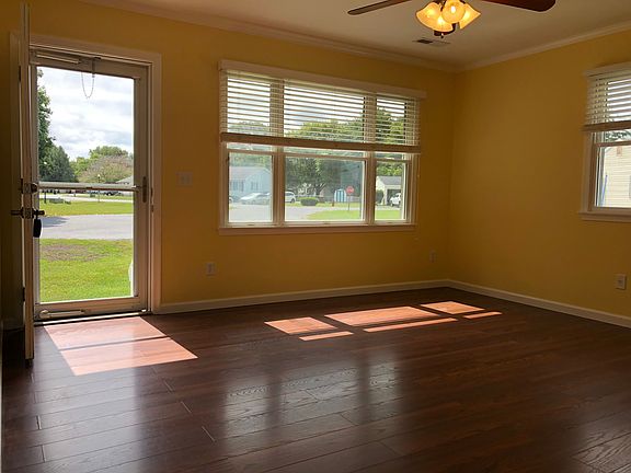 4th image of 401 Hubbard Cir