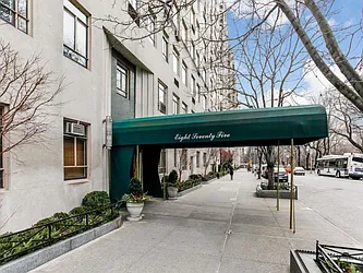 875 Fifth Avenue in Lenox Hill