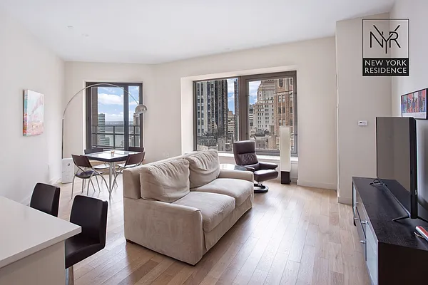 Sold by New York Residence | media 9