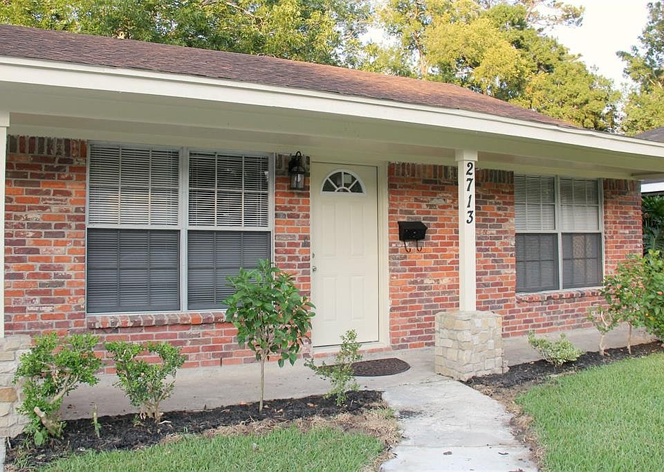 1st image of 2713 Oak Dr