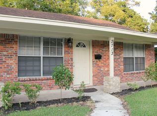 2713 Oak Dr, Dickinson, TX 77539