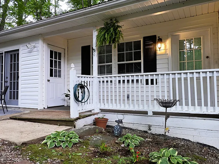 90 Taylor Ave — Photo 3