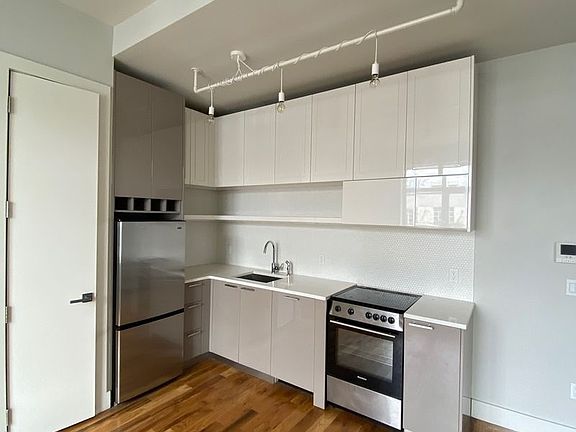 4th image of 1038 Greene Ave #7H