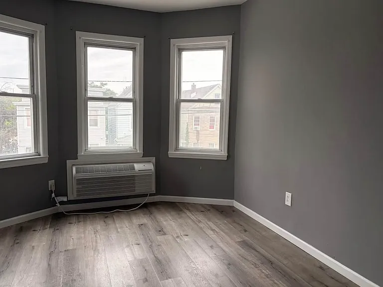 109 10th St #2F — Photo 7