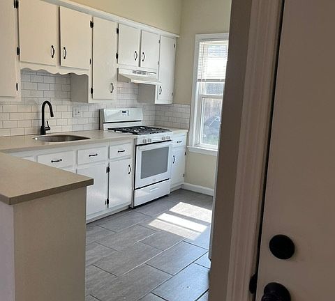 3rd image of 531 N Front St #1