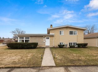 8928 Oconto Ave, Morton Grove, IL 60053
