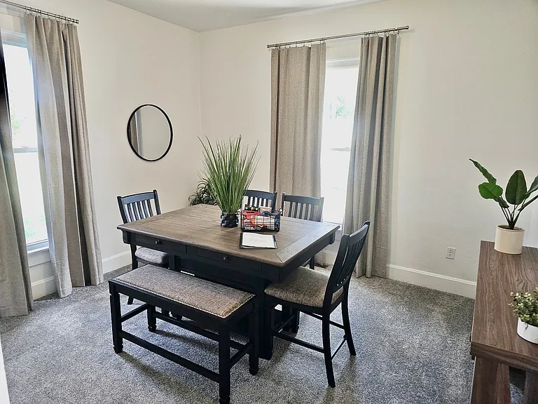621 N Carver St — Photo 10