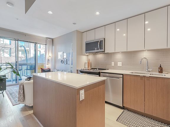 5th image of 688 E 19th Ave #205
