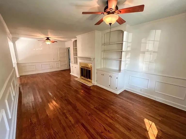526 Embassy Dr — Photo 3