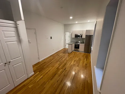 Rented by Reyes & Elsamad Real Estate Group | media 4