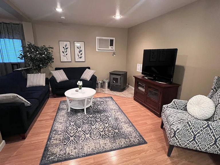 1661 Paint St #1 — Photo 3