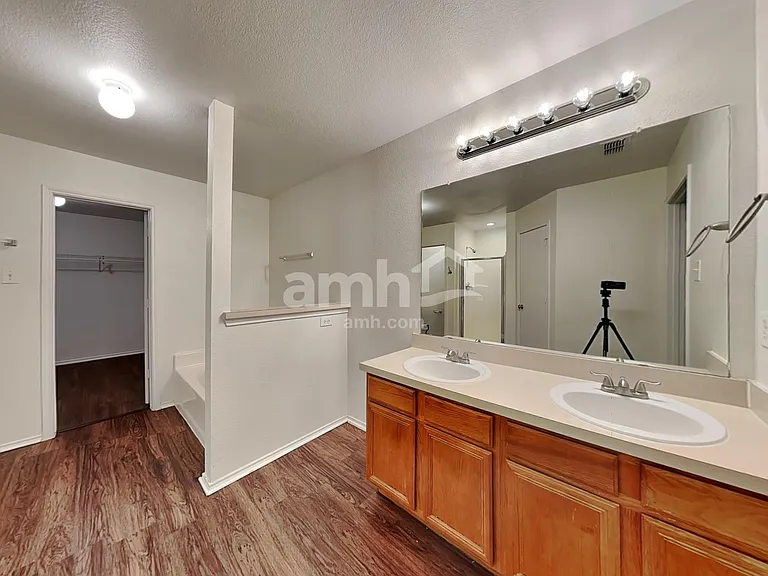 1036 Cove Hollow Dr — Photo 13