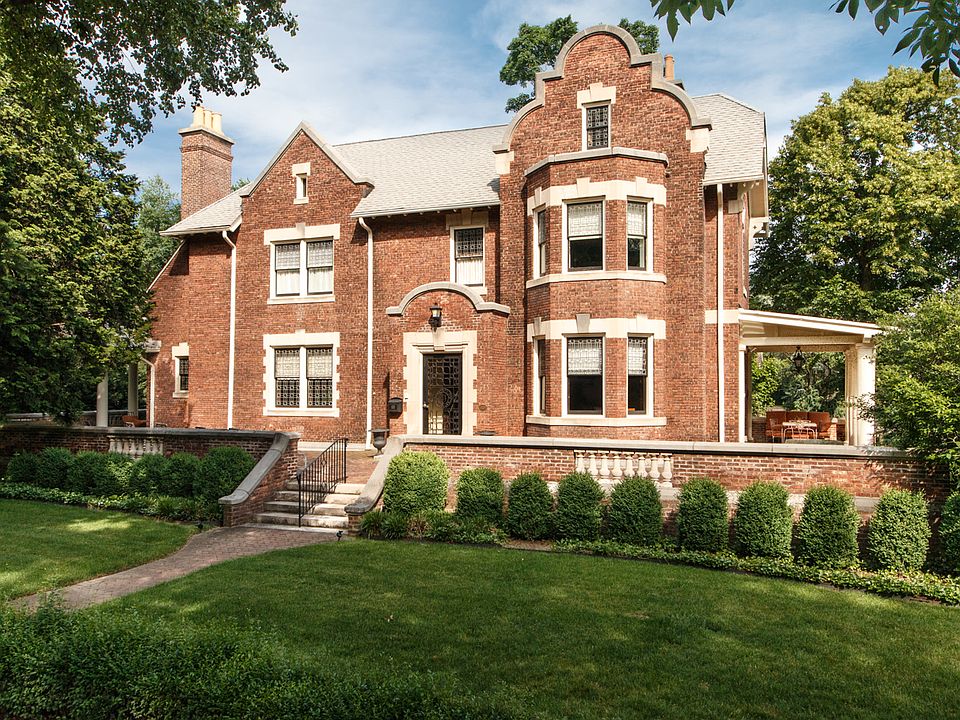 1st image of 152 Charlton Ave