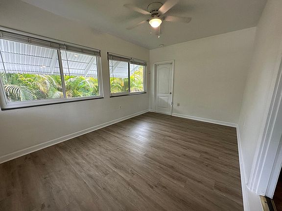 4th image of 409 37th Ave NE